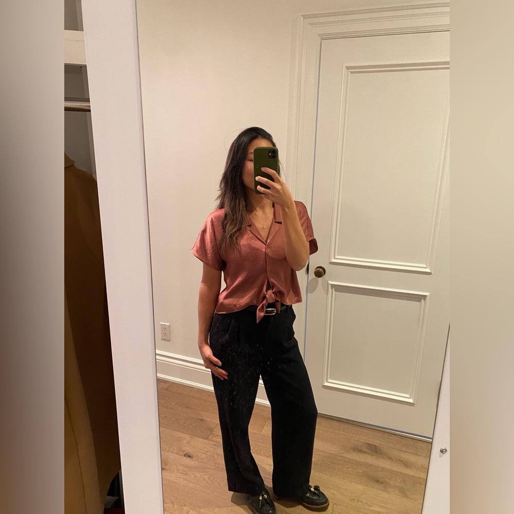 Aritzia Wilfred tie front satin blouse